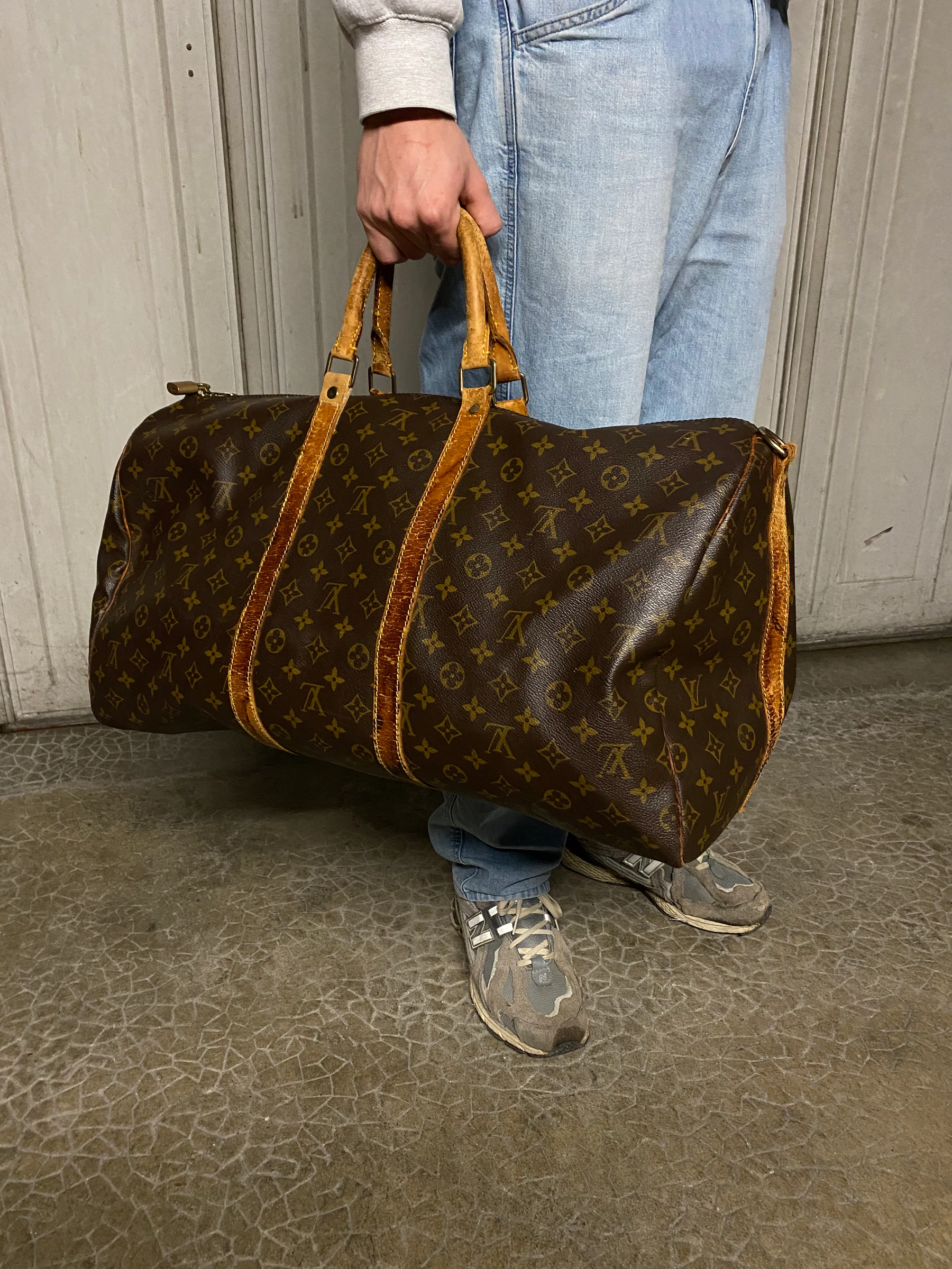 Écrin blanc ouvert et trousse à montres